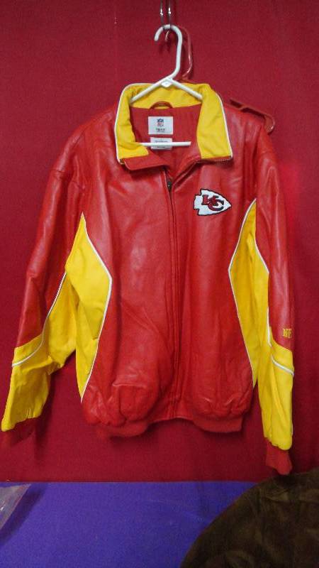 lot 8962 image: Large Kc Chiefs Jacket