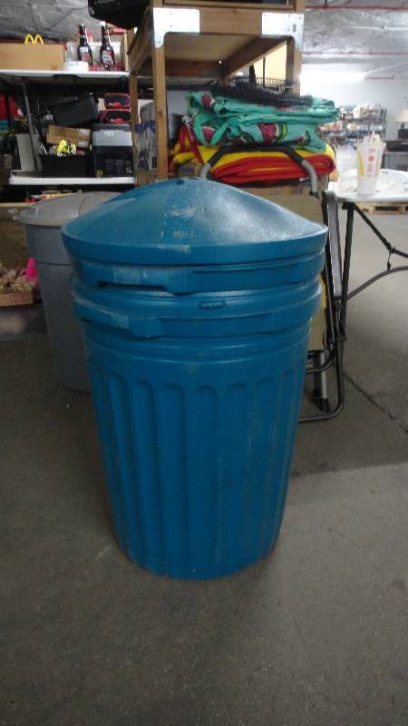 lot 8982 image: Trash Can