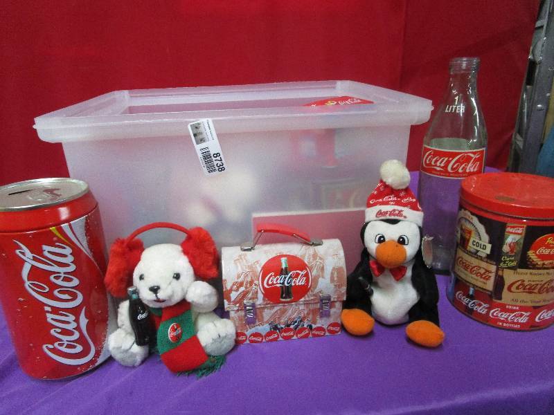 lot 8738 image: Lot of Coca Cola Items