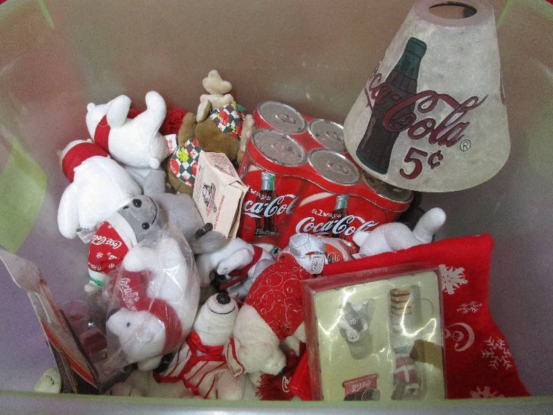 lot 8737 image: Lot of Coca Cola Items