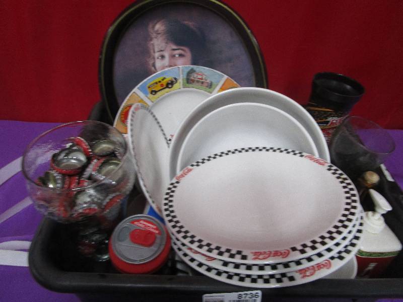 lot 8736 image: Lot of Dishware