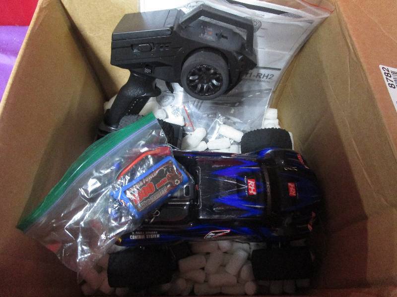 lot 8782 image: RC Car