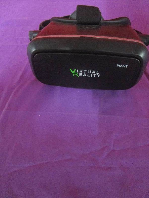 lot 8912 image: VR Glasses