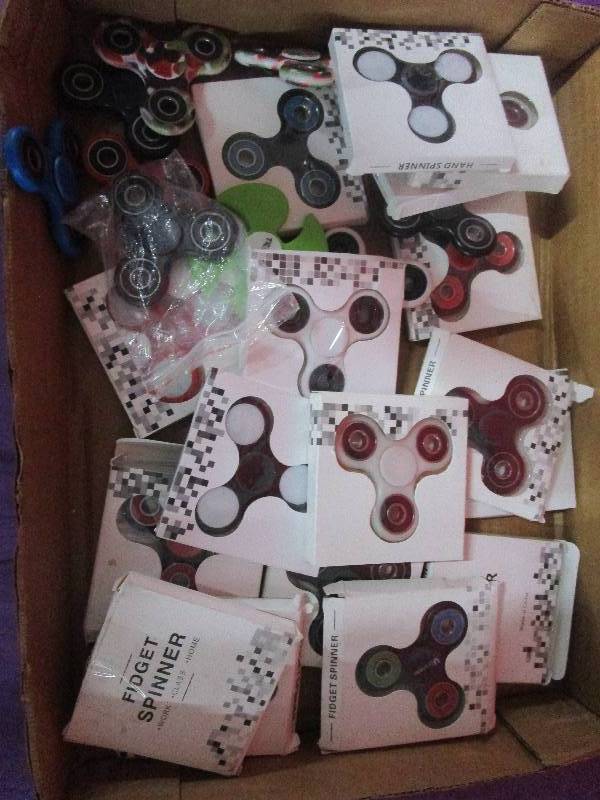 lot 8937 image: Lot of Fidget Spinners
