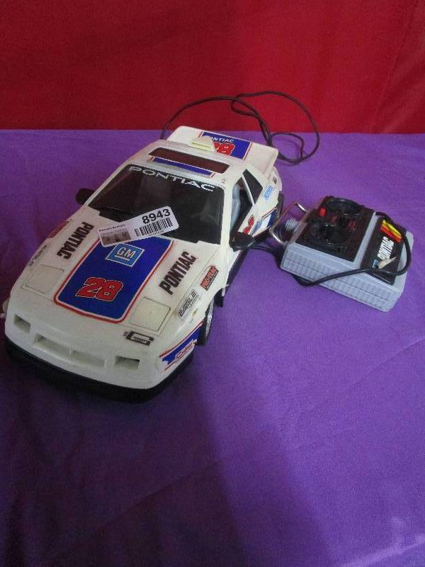 lot 8943 image: RC Car