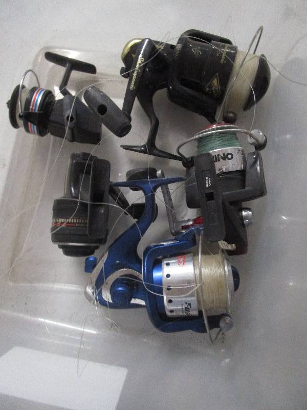 lot 8952 image: Lot of Fishing Reels