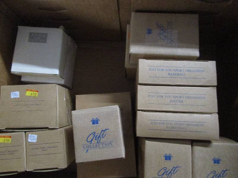 lot 8956 image: Lot of Avon Products