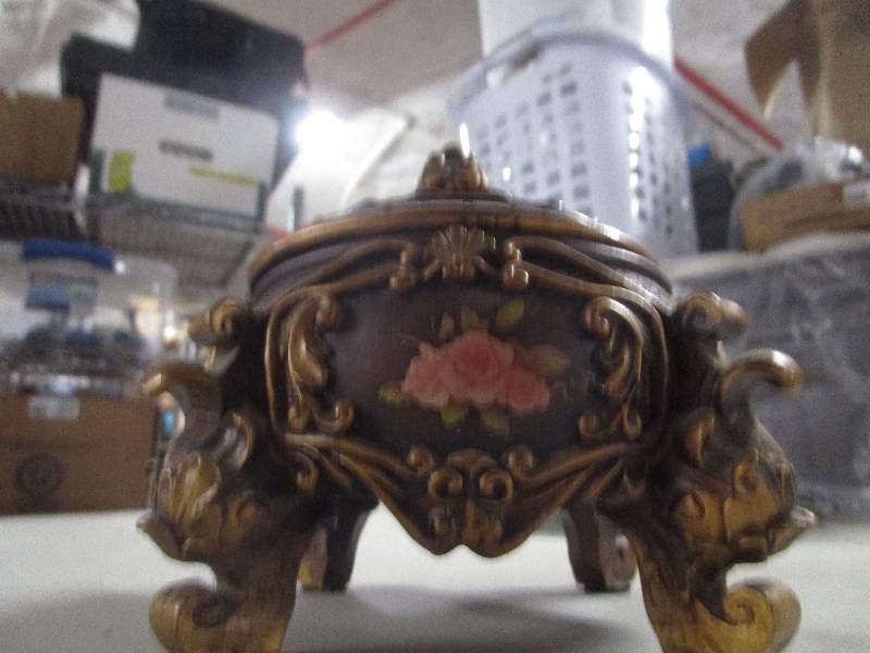 lot 8993 image: Home Dcor