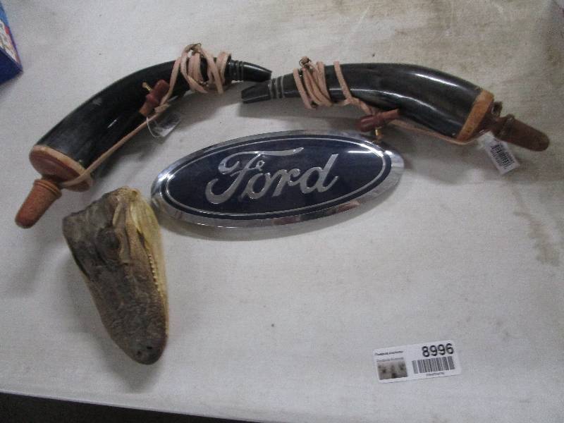lot 8996 image: Random Lot of Items