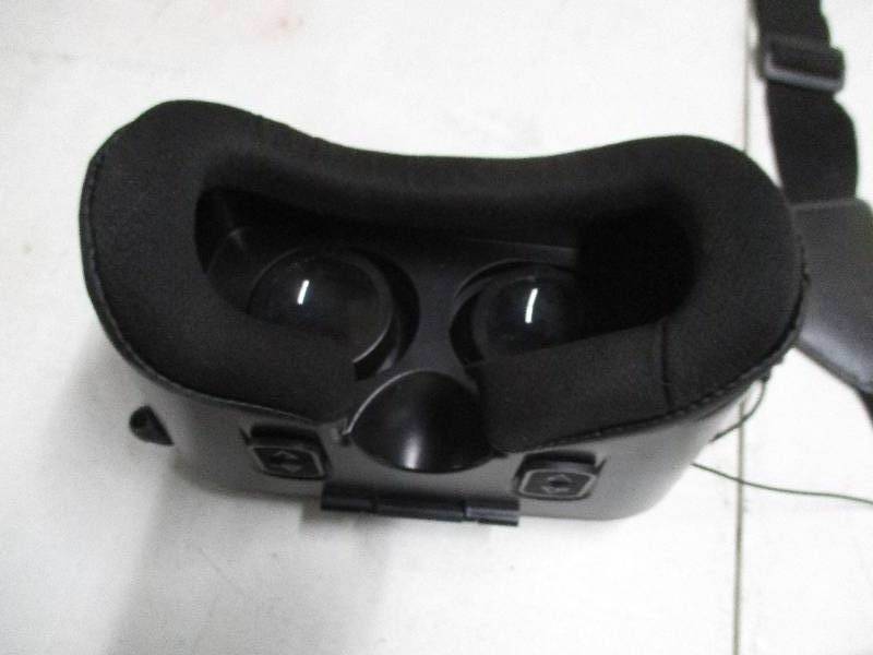 lot 8717 image: Tzumi Vr Glasses