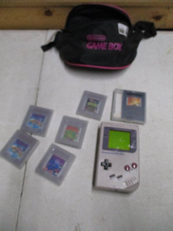 lot 8764 image: Gameboy and Games