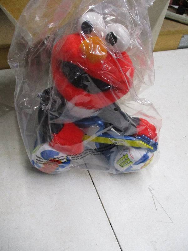 lot 8846 image: Rock and Roll Elmo