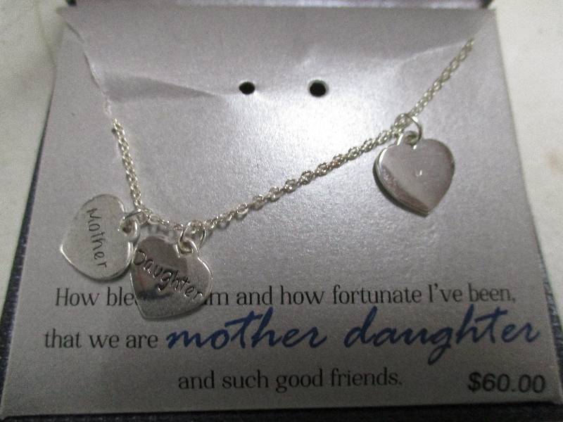 lot 8845 image: Mother Daughter Necklace