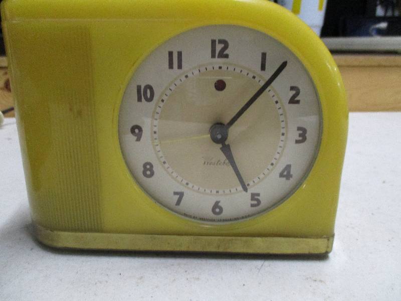 lot 8841 image: Vintage Clock