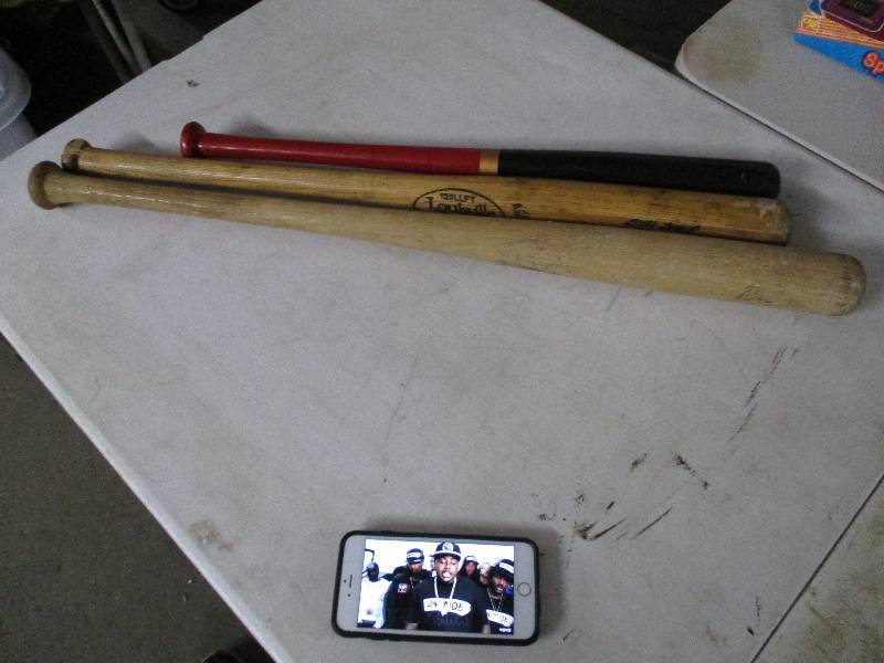 lot 8891 image: Lot of Baseball Bats