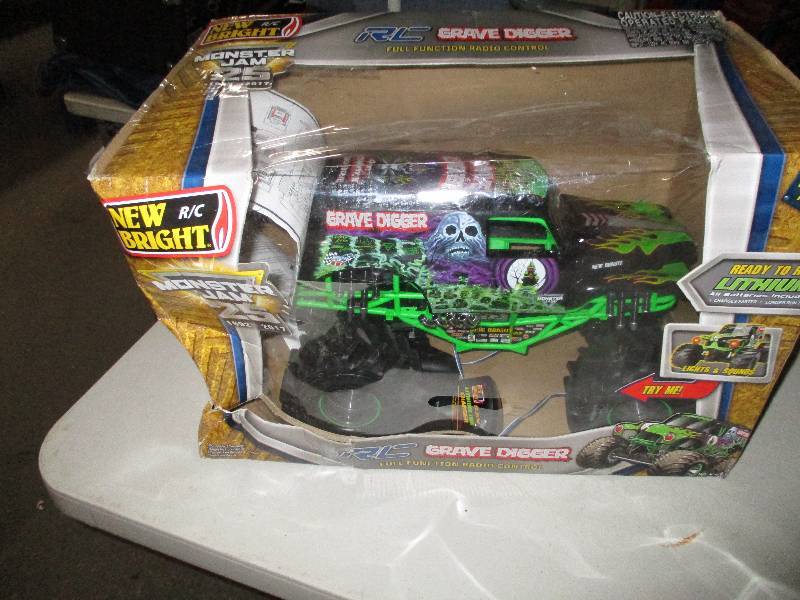lot 8892 image: Monster Jam Car