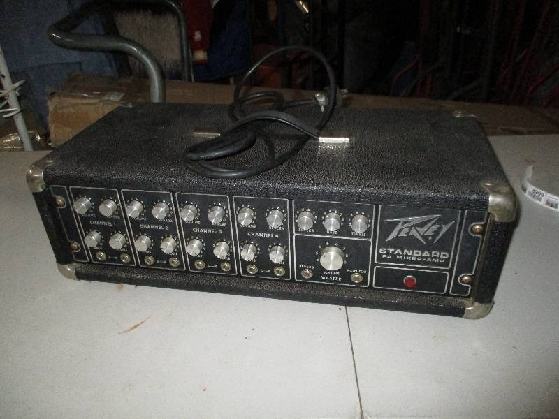 lot 8899 image: Peavey Mixer-Amp