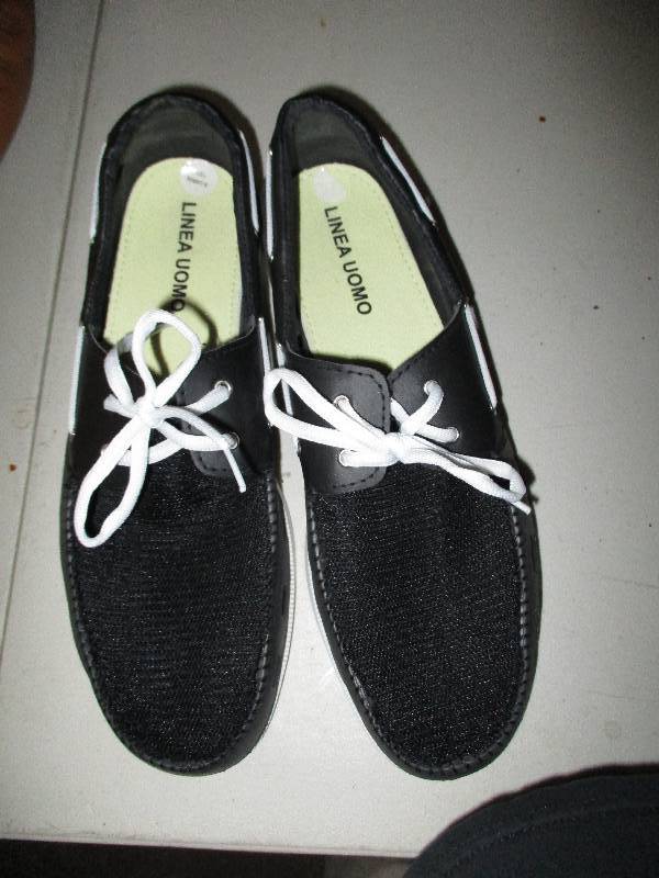 lot 8900 image: X-Large Dock Shoes
