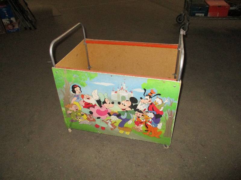 lot 8902 image: Disney Toy Box