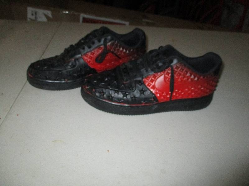 lot 8907 image: Size 10 Tennis Shoes
