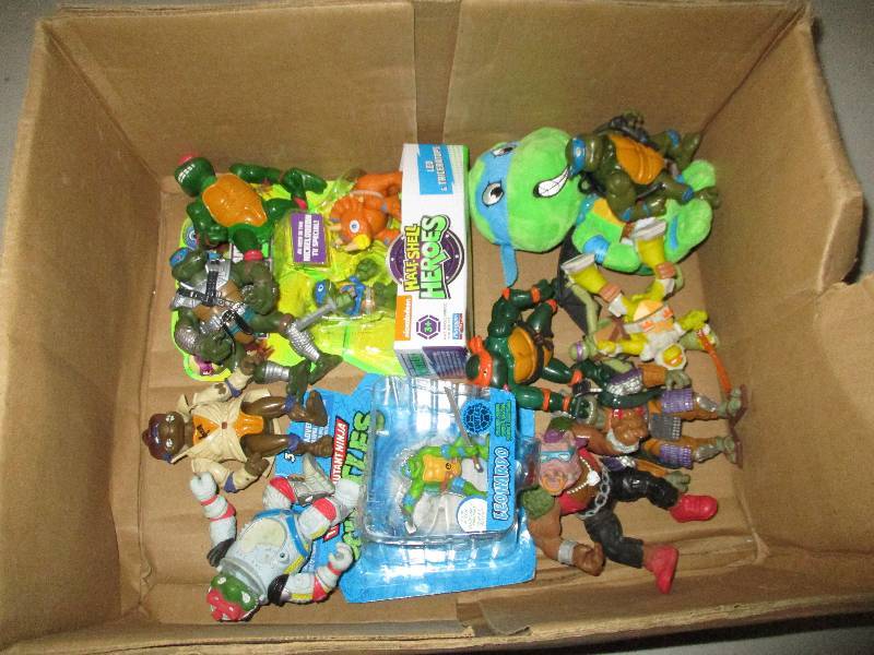 lot 8909 image: Lot of Vintage Toys