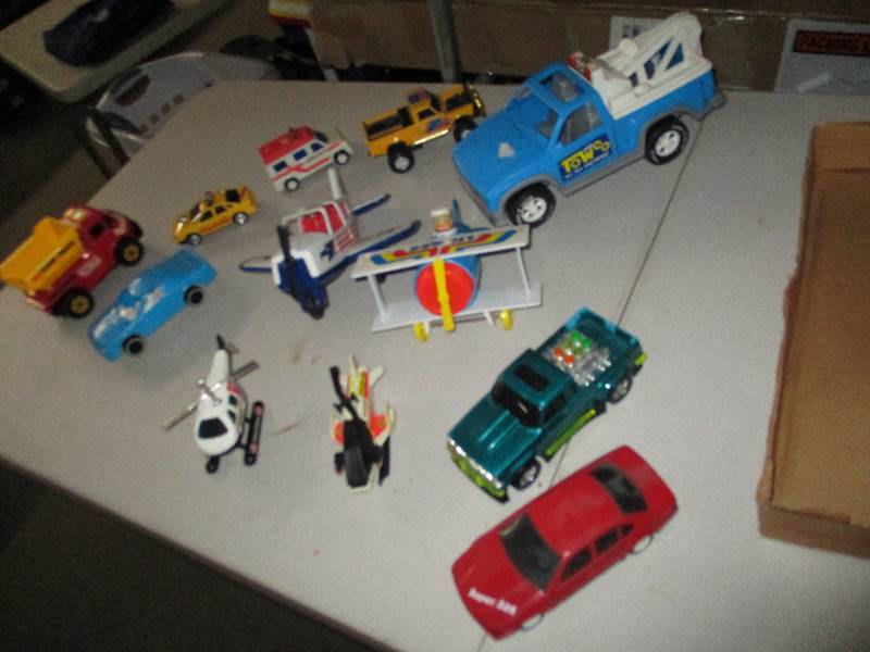 lot 8969 image: Lot of Toy Cars