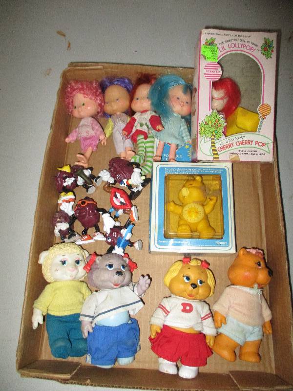 lot 8972 image: Vintage Toy Lot
