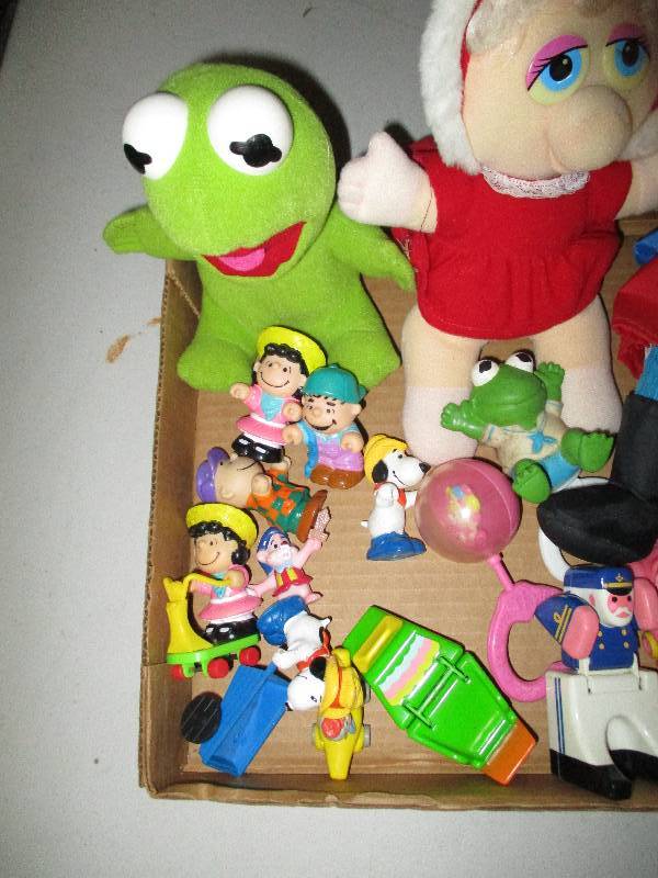 lot 8974 image: Vintage Toy Lot
