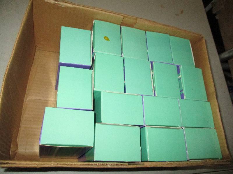 lot 8980 image: Lot of Avon Products