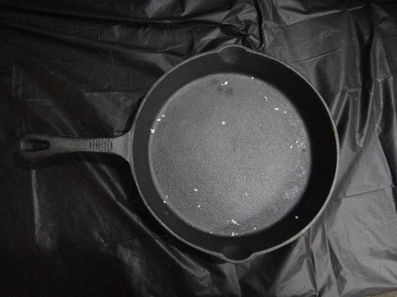 lot 10474 image: Cast Iron Skillet