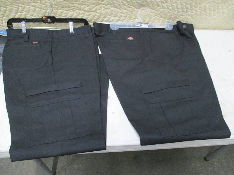 lot 10482 image: Dickies Jeans Size 34x32 and 44UU