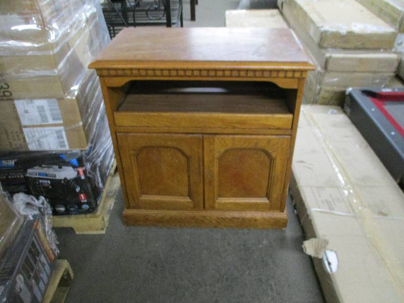 lot 10500 image: Media Stand