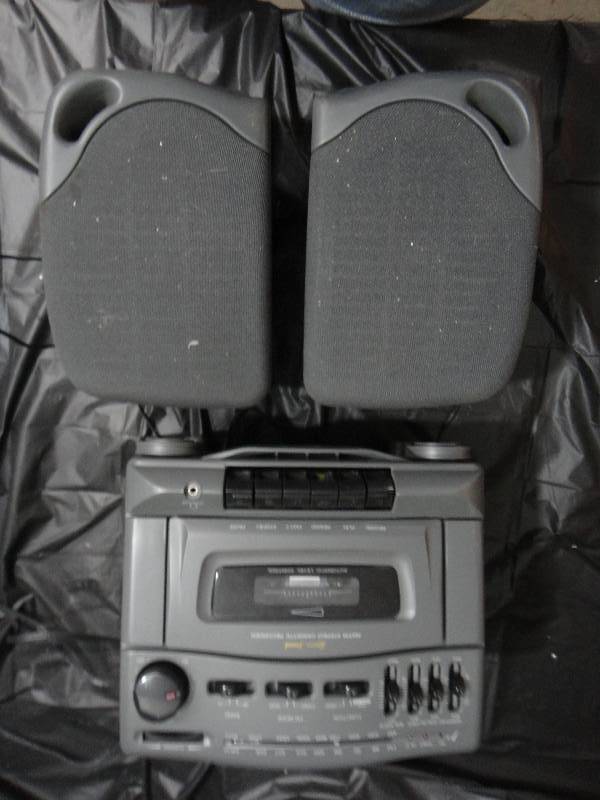 lot 10509 image: Small Stereo
