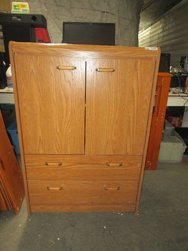 lot 10520 image: Armoire