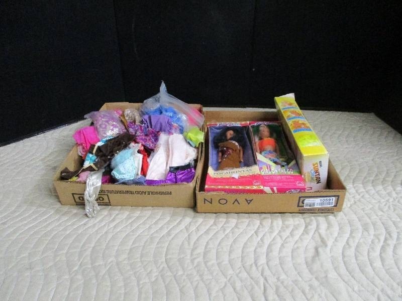 lot 10591 image: Lot of Barbies and clothes