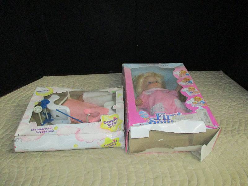 lot 10592 image: Doll Lot