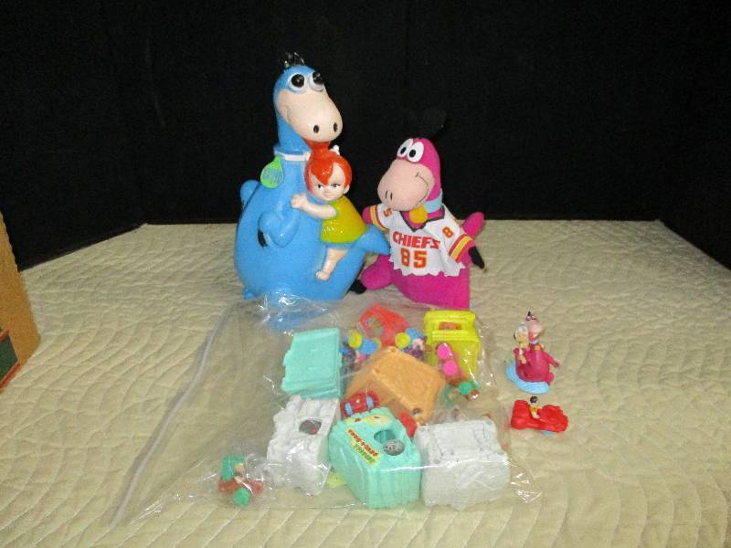 lot 10593 image: Toy Lot