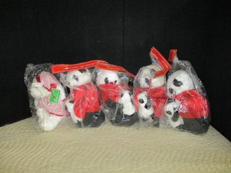 lot 10595 image: Panda Bear Lot