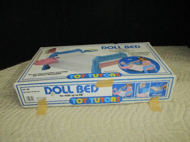 lot 10596 image: Vintage Doll Bed
