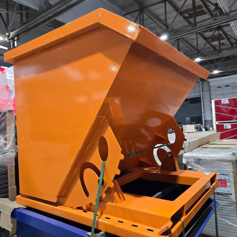 lot 1216 image: Unused 2024 Greatbear Self Dumping 1 Cubic Yard Hopper Equipment Attachment. Details forklift pockets. Orange