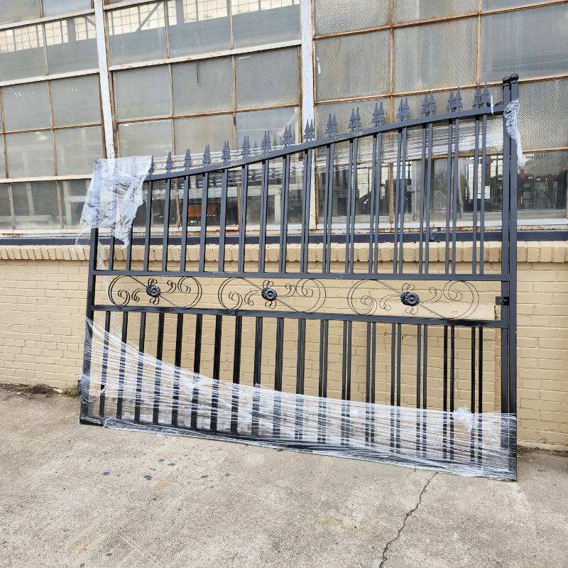 lot 5004 image: 20FT Bi Parting Gate  Damaged