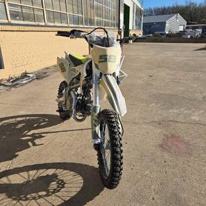 lot 30 image: New Vitacci Pentora MKZ 125 Dirt Bike (Green)