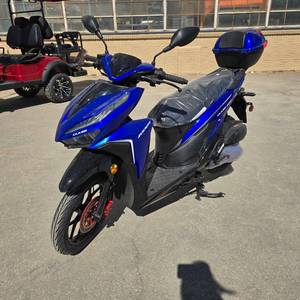 lot 45 image: New Vitacci Clash 200EA Scooter (Blue)