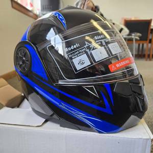lot 104 image: Unused DOT Certified Motorcycle Helmet Model TSS Twin Shield System  Adult L(59-60)