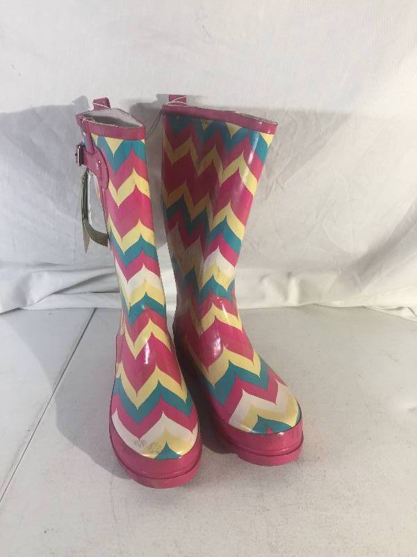 lot 6340 image: Colorful size 7 Boots