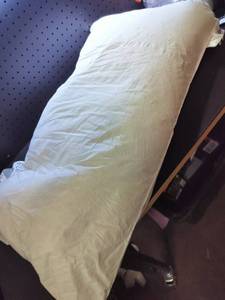 lot 7823 image: King Size Pillow White