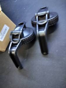 lot 8484 image: A 2pk Shaker Lids With Handles