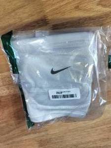 lot 10469 image: Nike Knee Pads White L