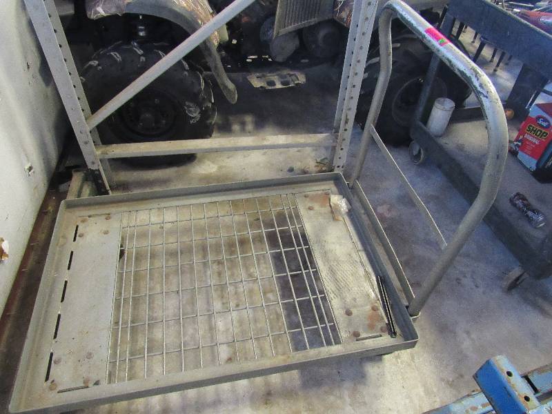 lot 5977 image: Metal Cart