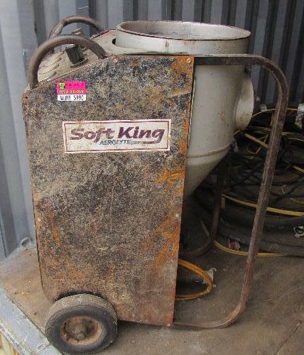 lot 5990 image: Soft King Aerolyte Systems Soda&nbspBlaster w Hoses - OM 21598